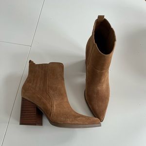 Marc fisher 8.5 suede bootie